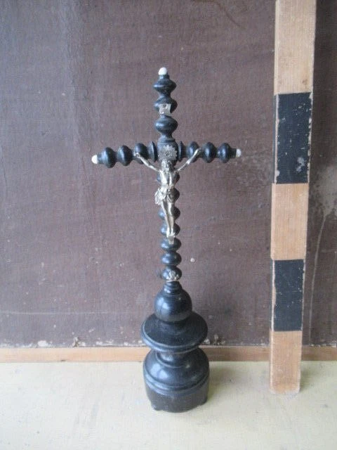 Table cross