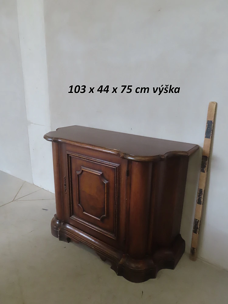Massive cabinet