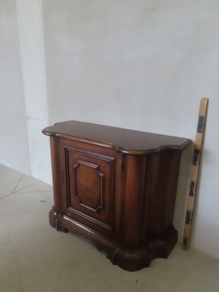 Massive cabinet